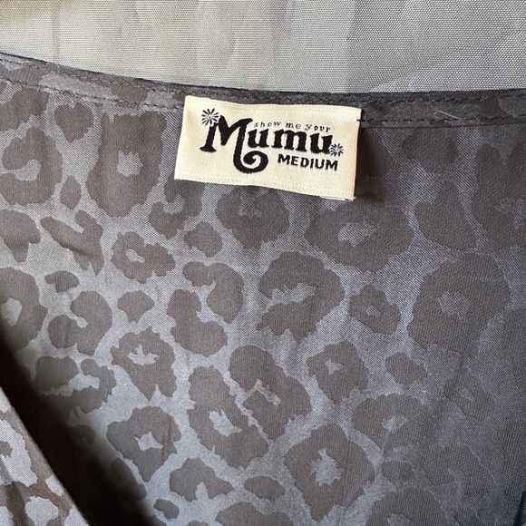 Muted leopard print black bell sleeve tunic blouse Medium - Picture 6 of 6